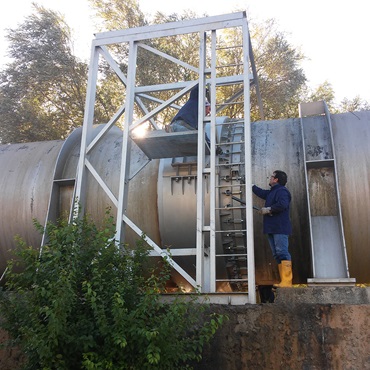 Hydro Stop socket encapsulation couplings used for repairing a leaking socket joints on the biggest pipeline in Southern Italy